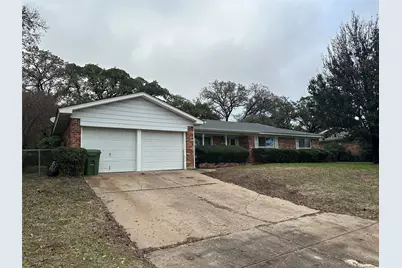 532 Plainview Drive, Hurst, TX 76054 - Photo 3