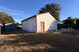 401 Vaughn St, Burkburnett, TX 76354 - Photo 25