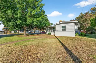 409 W Burton St, Sherman, TX 75092 - Photo 3