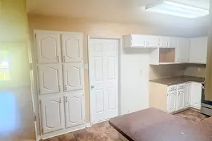 501 Kingston Dr, Grand Prairie, TX 75051 - Photo 7