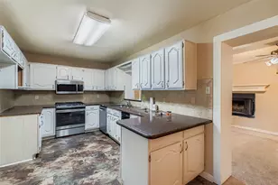 501 Kingston Dr, Grand Prairie, TX 75051 - Photo 9