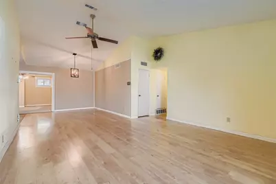 501 Kingston Drive, Grand Prairie, TX 75051 - Photo 5