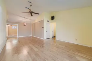 501 Kingston Dr, Grand Prairie, TX 75051 - Photo 5