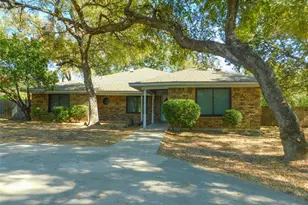 110 Carolyn Ln, Shady Shores, TX 76208 - Photo 1