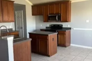 2628 Castle Pines Dr, Burleson, TX 76028 - Photo 7