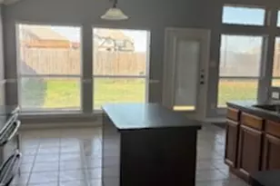 2628 Castle Pines Dr, Burleson, TX 76028 - Photo 11