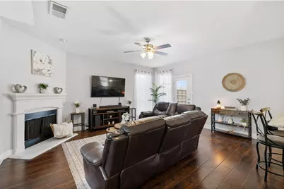 398 N Shore Place, Lewisville, TX 75067 - Photo 9