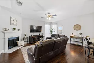 398 N Shore Pl, Lewisville, TX 75067 - Photo 9