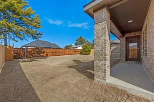 106 E Southbrook Dr, Glenn Heights, TX 75154 - Photo 17