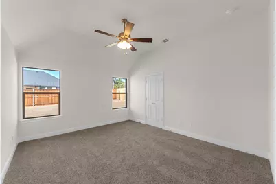 106 E Southbrook Drive, Glenn Heights, TX 75154 - Photo 9