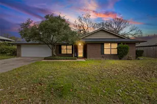 602 N Clay St, Ennis, TX 75119 - Photo 1