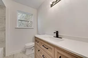 310 Old Mill Ln, Dallas, TX 75107 - Photo 15
