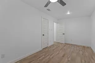 1024 Greenlee St, Denton, TX 76201 - Photo 17