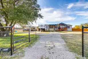 122 Blue Moon Ct, Springtown, TX 76082 - Photo 1