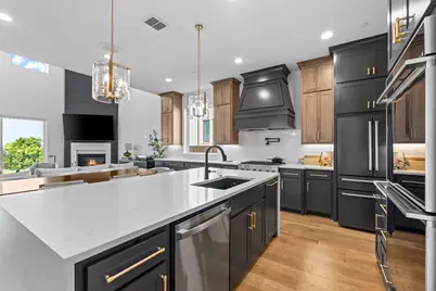 8736 Edgewater Drive, The Colony, TX 75056 - Photo 11