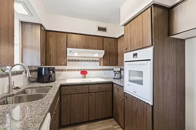 5817 Sandhurst Lane #B, Dallas, TX 75206 - Photo 13