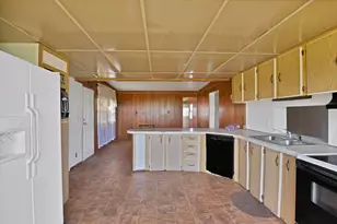 201 Fox Run Rd, Cleburne, TX 76033 - Photo 13