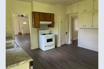 712 E Main Street, Whitesboro, TX 76273 - Photo 3