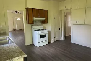 712 E Main St, Whitesboro, TX 76273 - Photo 3