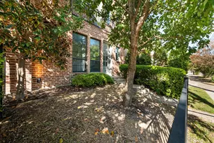 1900 Caddo St, Dallas, TX 75204 - Photo 3