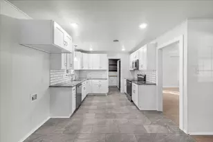 1204 John Reagan St, Benbrook, TX 76126 - Photo 9