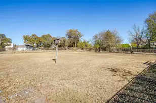 1041 W Vanderbilt St, Stephenville, TX 76401 - Photo 13