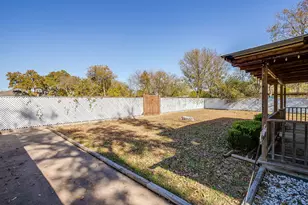 1041 W Vanderbilt St, Stephenville, TX 76401 - Photo 7