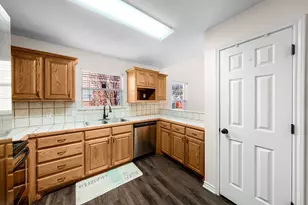 324 Tolbert Ave, Sherman, TX 75092 - Photo 9