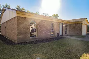 3612 Arnold Dr, Fort Worth, TX 76140 - Photo 3