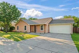 2813 Dana Ln, Denton, TX 76209 - Photo 1