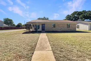 928 Shady Oaks Dr, Kennedale, TX 76060 - Photo 1