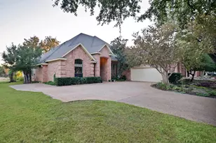 919 Riviera Dr, Mansfield, TX 76063 - Photo 3