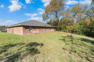 136 N Polk St, DeSoto, TX 75116 - Photo 25