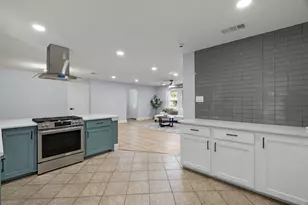 2160 Green Hill Cir, Fort Worth, TX 76112 - Photo 11