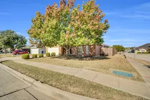 916 Joshua Dr, Burleson, TX 76028 - Photo 3
