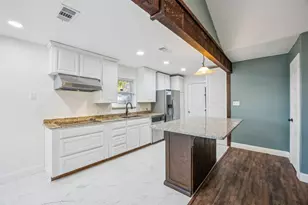 6805 Eagle Rock Dr, Fort Worth, TX 76133 - Photo 9