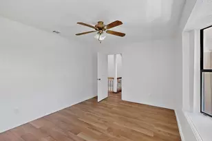 6328 Meadowglen Dr, Arlington, TX 76018 - Photo 35