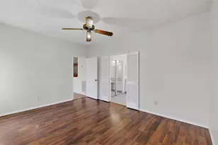 6328 Meadowglen Dr, Arlington, TX 76018 - Photo 21