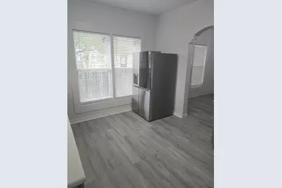 608 E Pecan Street, Taylor, TX 76574 - Photo 15