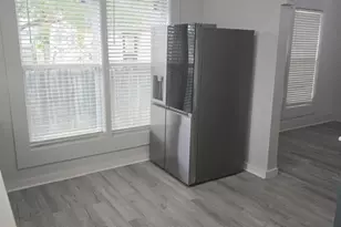 608 E Pecan St, Taylor, TX 76574 - Photo 15