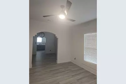 608 E Pecan Street, Taylor, TX 76574 - Photo 9