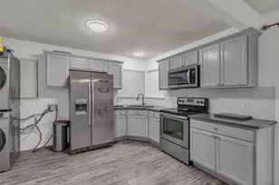 929 Hall St, Lancaster, TX 75146 - Photo 9