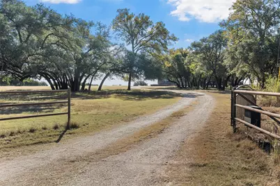 2370 Garrett Lane, China Spring, TX 76633 - Photo 5