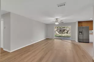 439 Clover Ln, Garland, TX 75043 - Photo 5