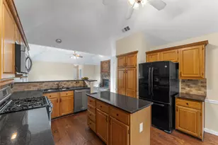 6306 Debbie Cir, Rowlett, TX 75089 - Photo 9