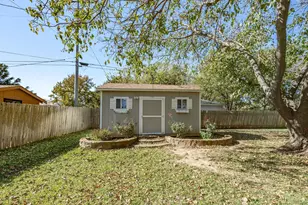 1104 Coffield St, Bowie, TX 76230 - Photo 33