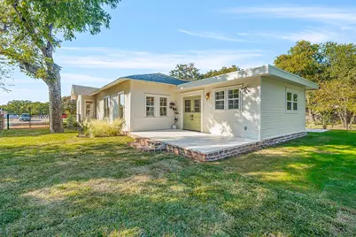 915 Cherry Street, Graham, TX 76450 - Photo 35