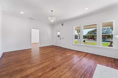 915 Cherry Street, Graham, TX 76450 - Photo 11