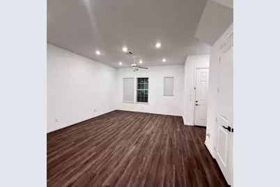 9943 Hennings Street, Irving, TX 75063 - Photo 5