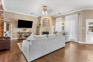 708 Canyon Creek Trail, Fort Worth, TX 76112 - Photo 9